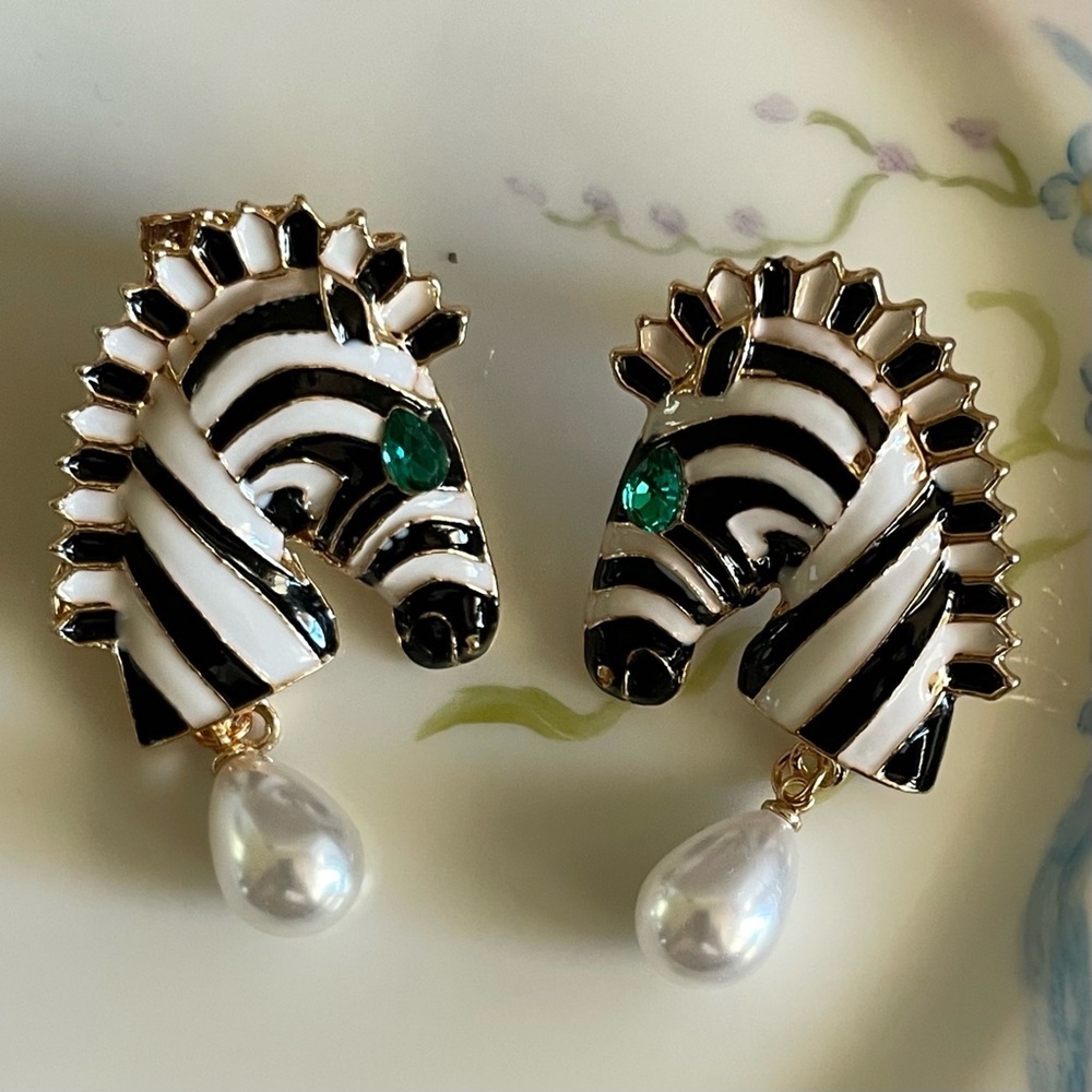 ✨Betsey Johnson Imperial Zebra Earrings - Picture 4 of 7